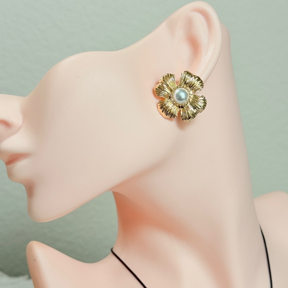 ⚜️Gold Flower Stud Earrings - Picture 3 of 8